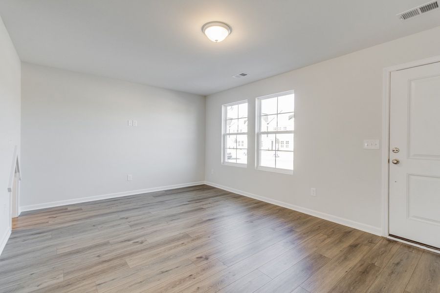 Spacious, unfurnished interior of a new home in Astoria, Columbia (Image 15).