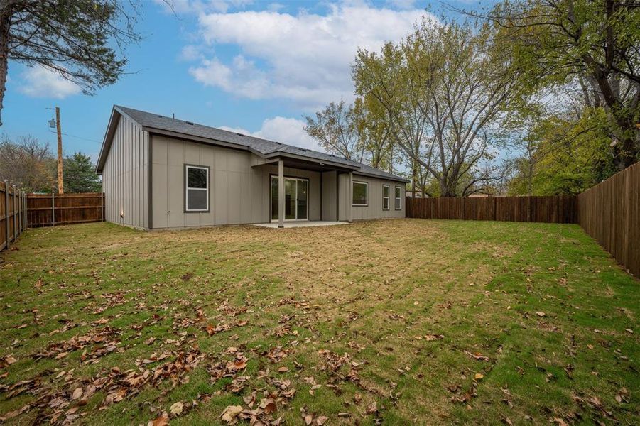 Exterior details and patio area of a home in , Grand Prairie (Image 27). Exterior details and patio area of a home in , Grand Prairie (Image 27).