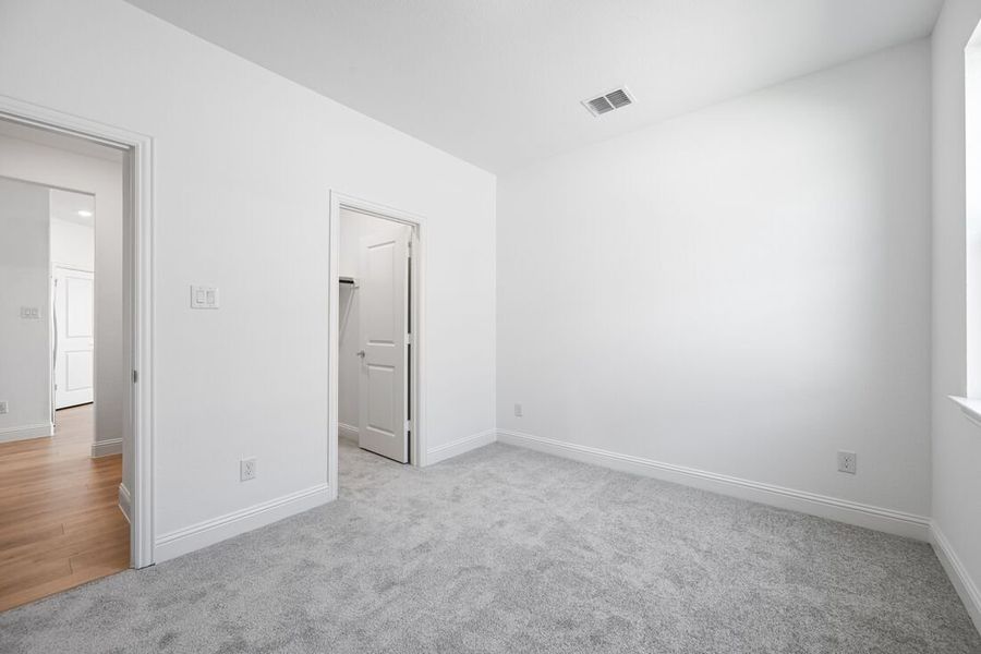 Spacious, unfurnished interior of a new home in Madero 50s, Fort Worth (Image 17).