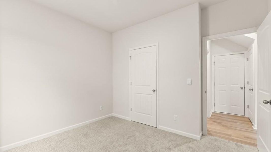 Spacious, unfurnished interior of a new home in Fairhaven, Lithia Springs (Image 24).
