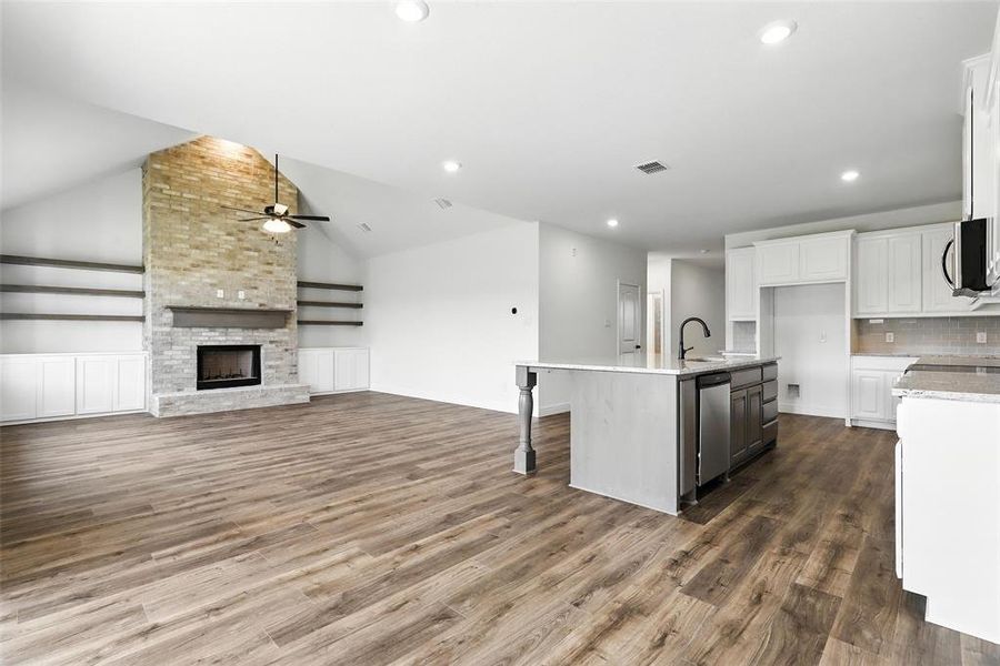 Spacious, unfurnished interior of a new home in Stoneview, Glen Rose (Image 14). Spacious, unfurnished interior of a new home in Stoneview, Glen Rose (Image 14).