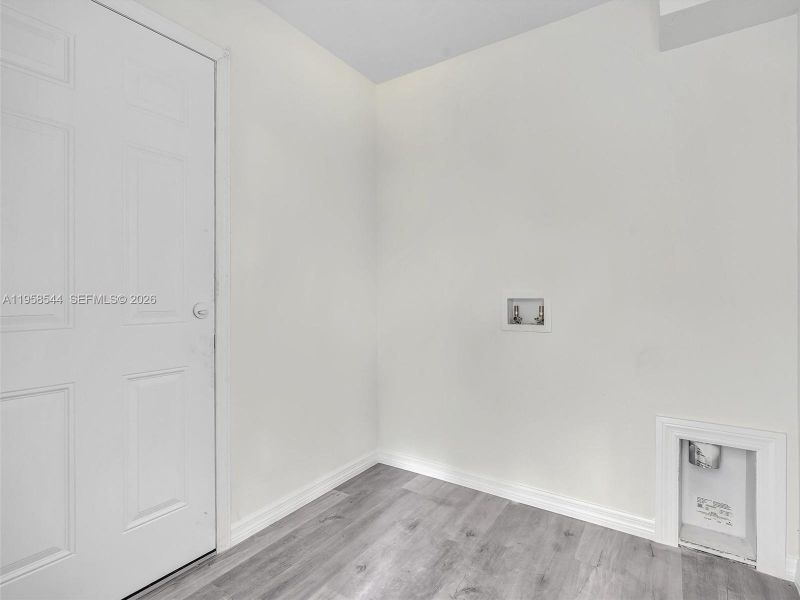 Spacious, unfurnished interior of a new home in , Lehigh Acres (Image 13).