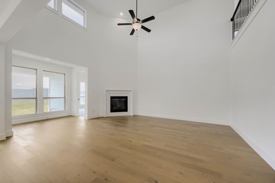 9904 Oak Glade - Living Area