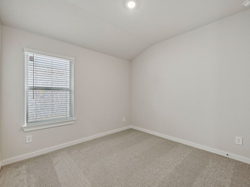 Spacious, unfurnished interior of a new home in Stewart's Ranch, Conroe (Image 11).