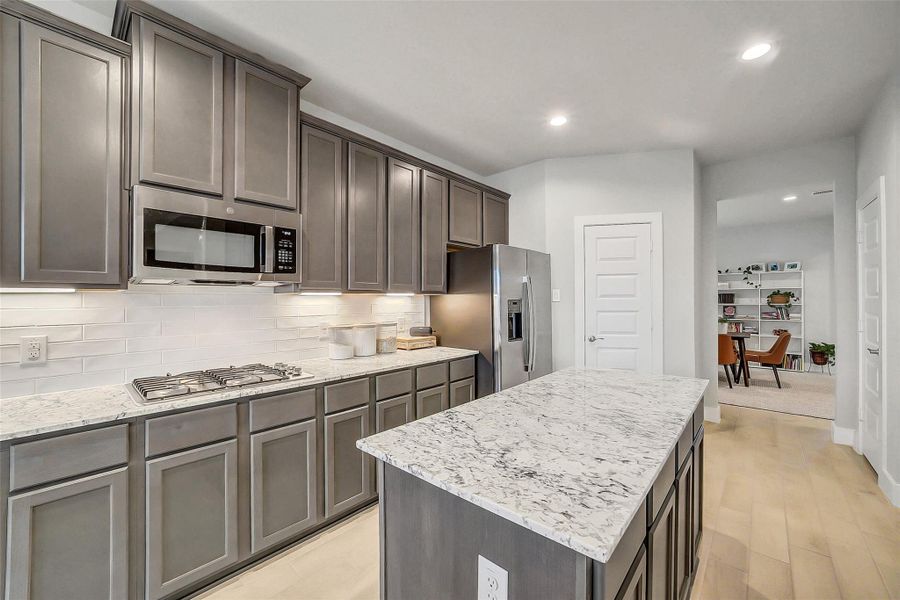 Furnished interior view inside a new home in Beacon Hill, Waller (Image 32).