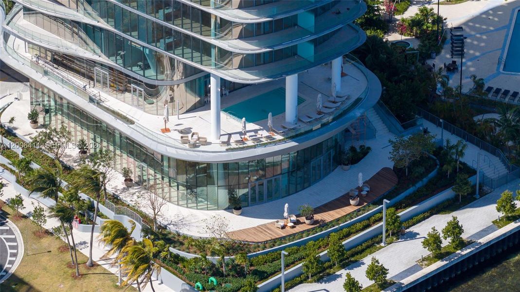 Condo located in Miami, FL showcasing its design and architecture (Image 40).