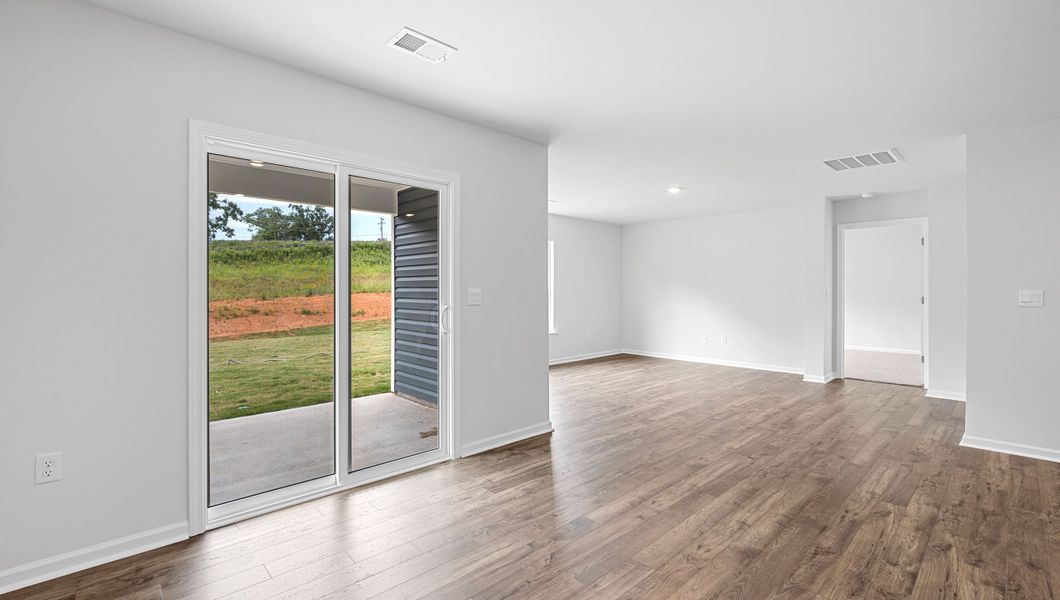 Spacious, unfurnished interior of a new home in Treemont Commons, Wellford (Image 26).