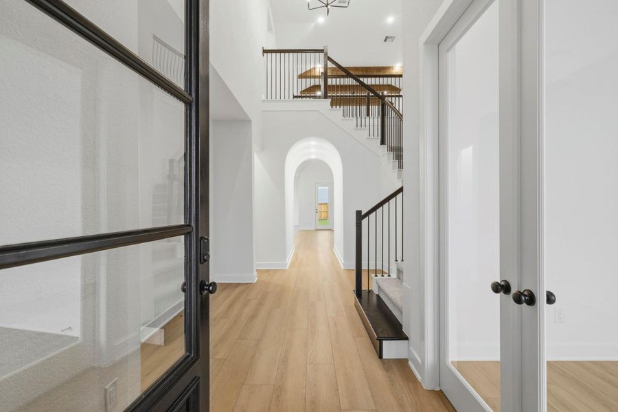 Spacious, unfurnished interior of a new home in Elyson, Katy (Image 17).