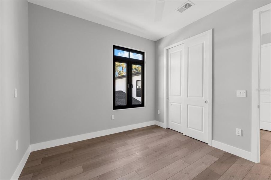 Spacious, unfurnished interior of a new home in , Orlando (Image 26).