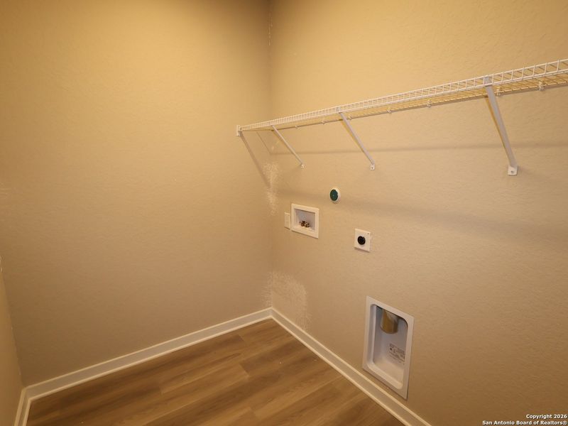 Spacious, unfurnished interior of a new home in Winding Brook, San Antonio (Image 21).