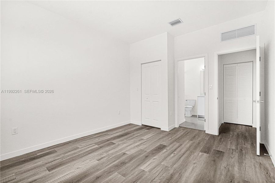 Spacious, unfurnished interior of a new home in Chloe's Estates, Miami (Image 35).