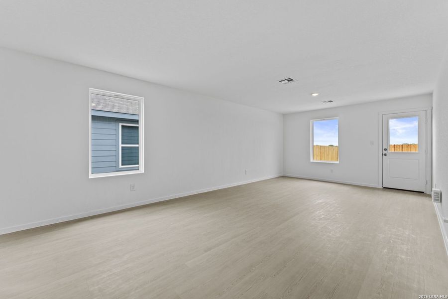 Spacious, unfurnished interior of a new home in Spring Grove, San Antonio (Image 16).