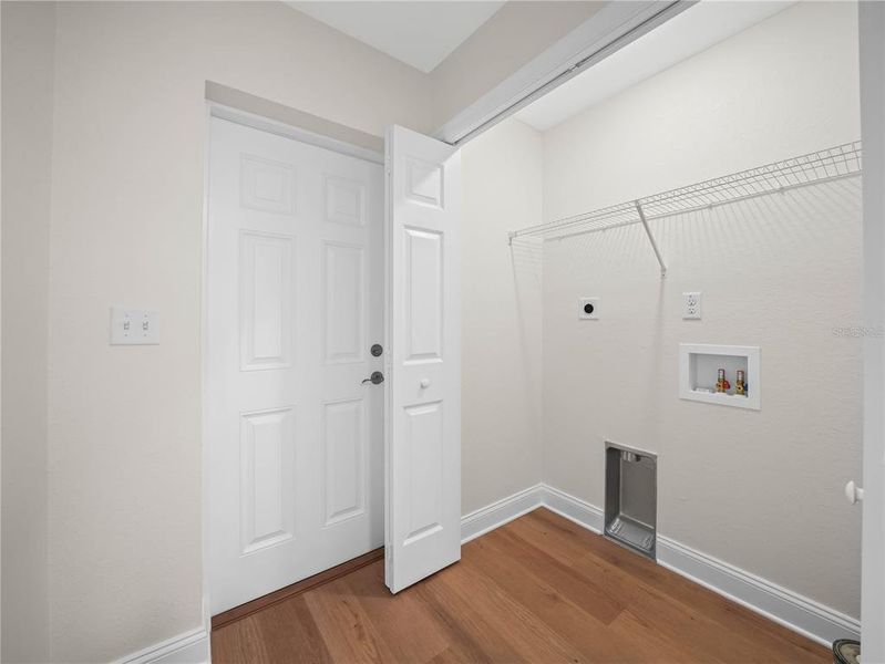 Spacious, unfurnished interior of a new home in , Bowling Green (Image 20).