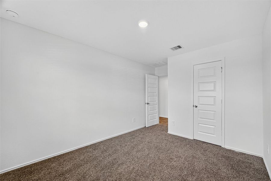 Spacious, unfurnished interior of a new home in Windstone on the Prairie, Richmond (Image 40).