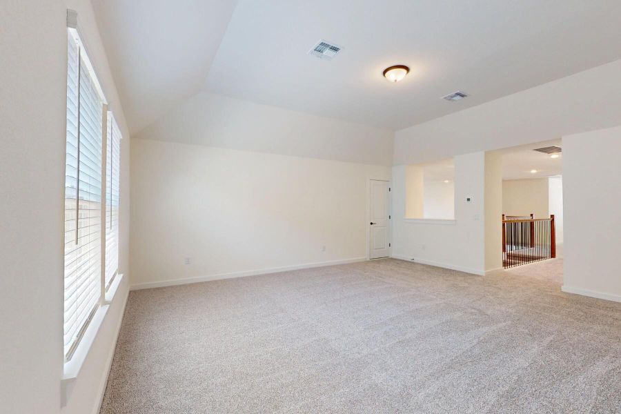 Spacious, unfurnished interior of a new home in Edgewood, Leander (Image 34).