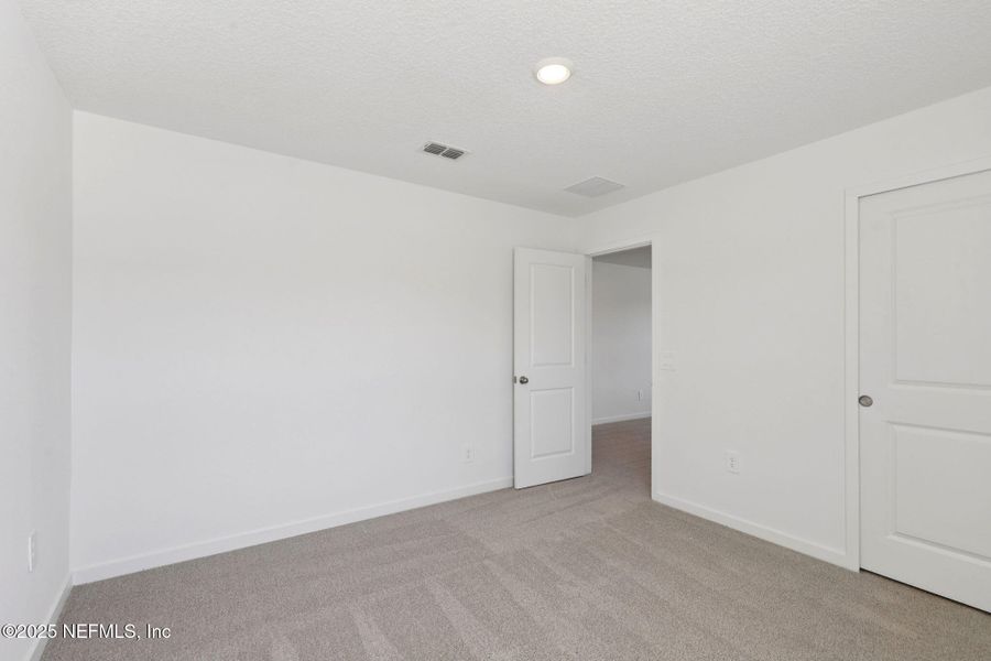 Spacious, unfurnished interior of a new home in Kings Preserve, Jacksonville (Image 16).
