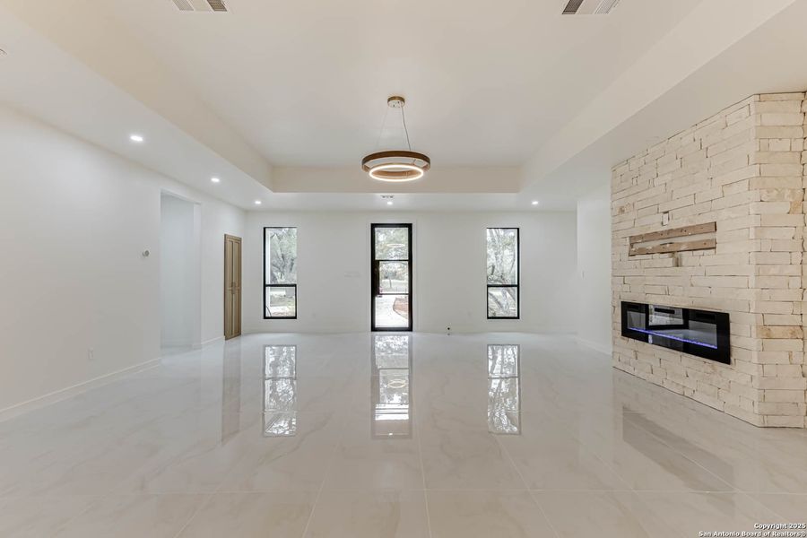 Spacious, unfurnished interior of a new home in , Floresville (Image 23).