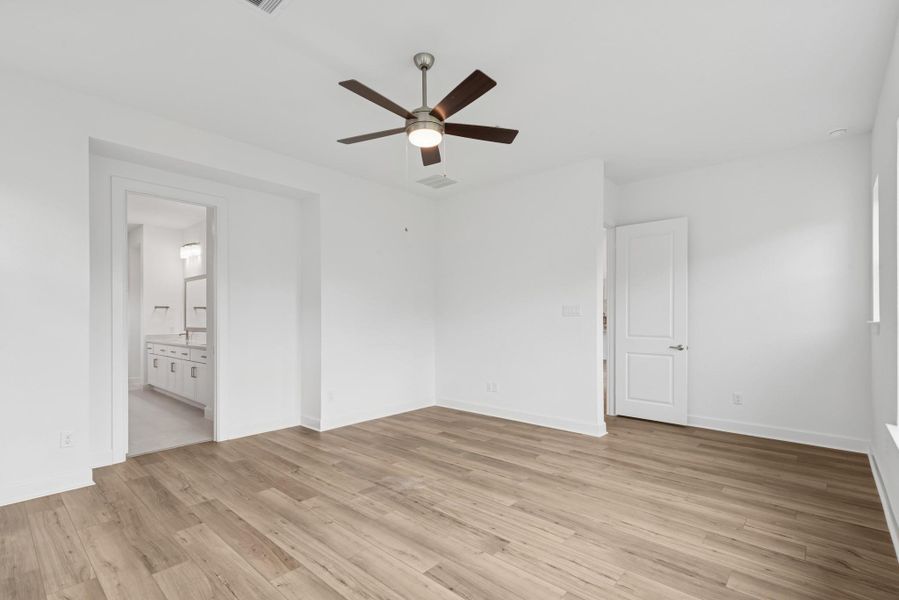 Spacious, unfurnished interior of a new home in Jordan Ranch 70' Homesites, Fulshear (Image 29).