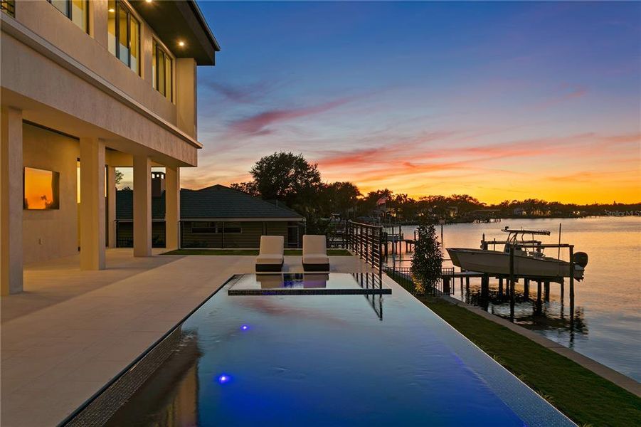 Exterior details and patio area of a home in , St. Petersburg (Image 25).