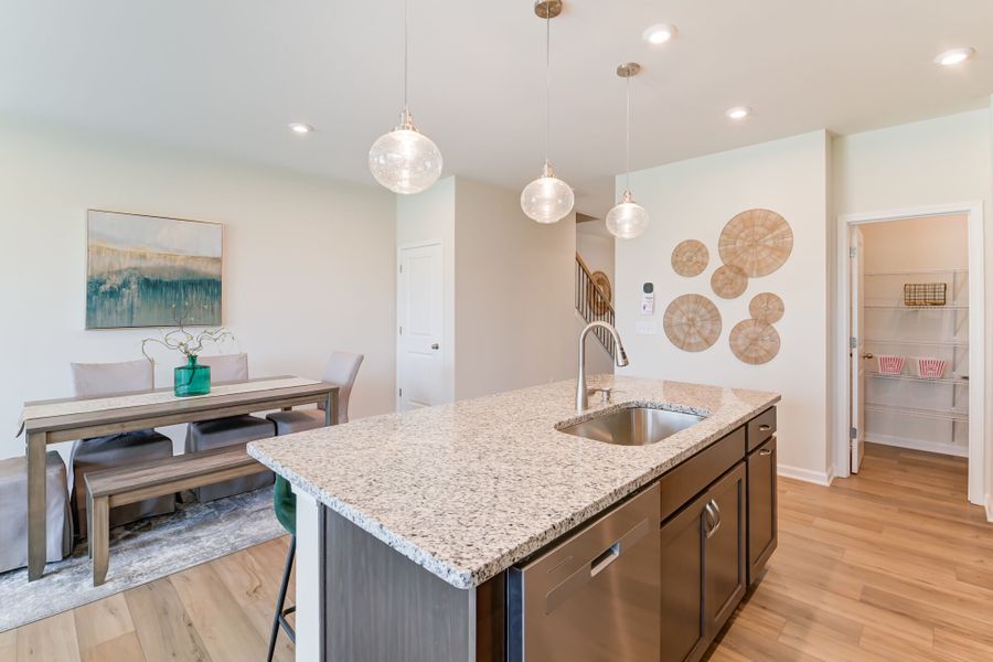 Kitchen and breakfast area