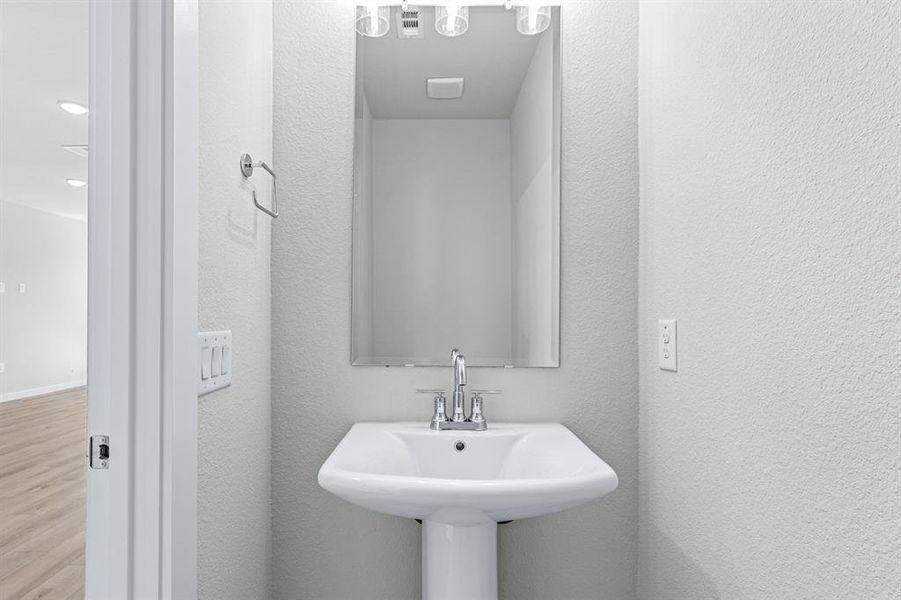 015-1420AzaleaDrive-Melissa-TX-75454-Bathroom2.jpg-FULL