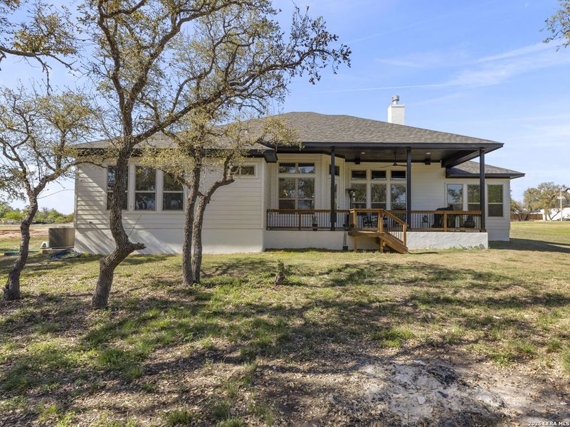 Exterior details and patio area of a home in Potranco Acres, Castroville (Image 26).