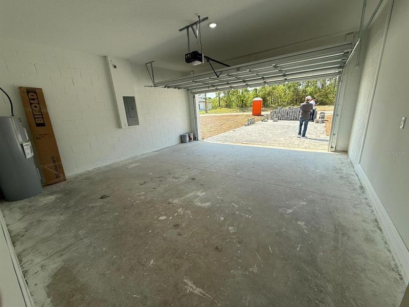 Spacious, unfurnished interior of a new home in , Ocala (Image 26).