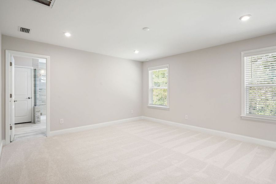 Spacious, unfurnished interior of a new home in Waterways, Richmond Hill (Image 78).