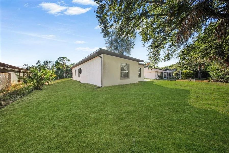 Exterior details and patio area of a home in , North Port (Image 4).