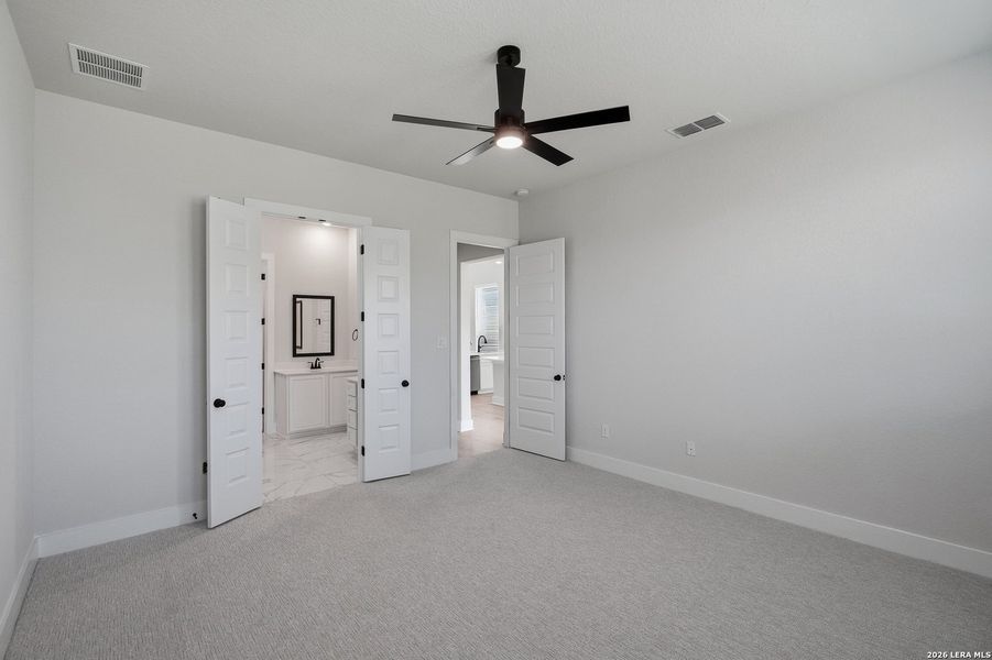 Spacious, unfurnished interior of a new home in Stillwater Ranch, San Antonio (Image 41). Spacious, unfurnished interior of a new home in Stillwater Ranch, San Antonio (Image 41).