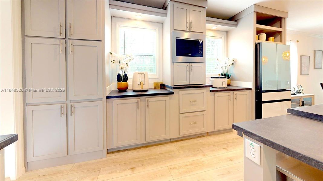 Furnished interior view inside a new home in , Clewiston (Image 9).