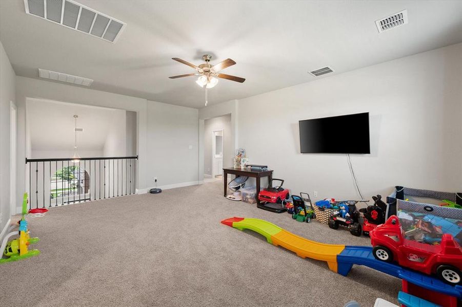 Spacious, unfurnished interior of a new home in Dove Creek, Midlothian (Image 20).