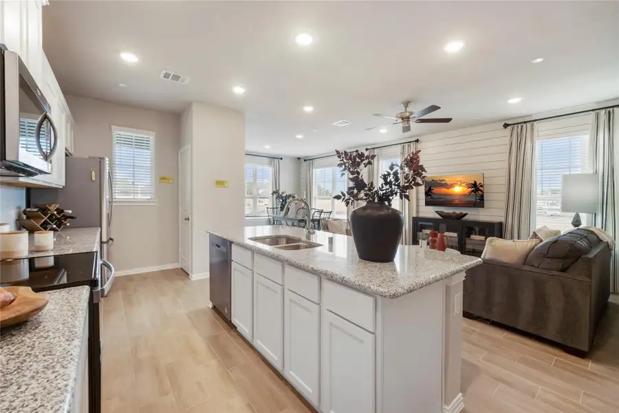 Furnished interior view inside a new home in , Tomball (Image 7).