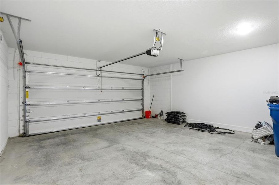 Spacious, unfurnished interior of a new home in , Lake Wales (Image 25).