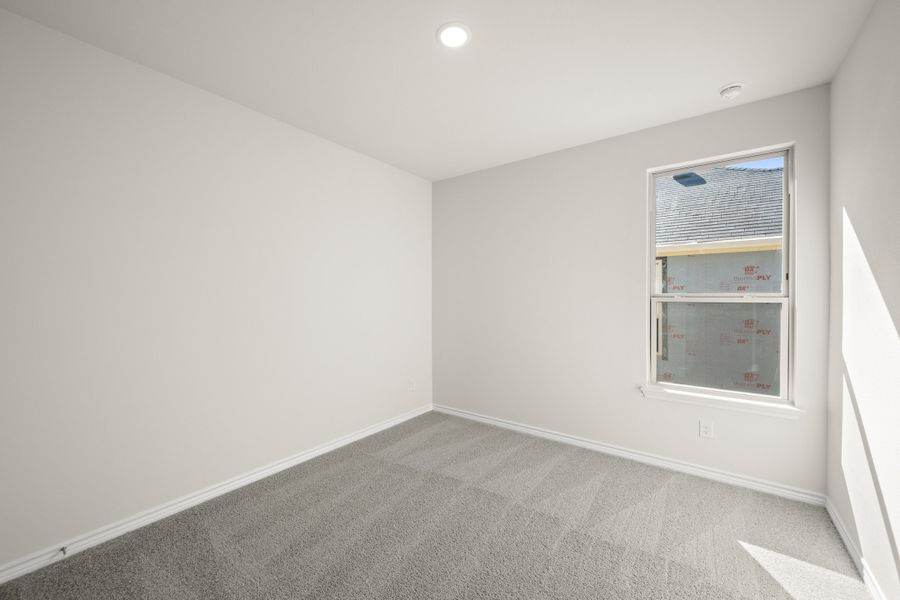 Spacious, unfurnished interior of a new home in Eagle Cove, Denton (Image 28).