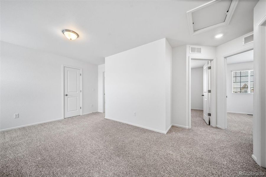 Spacious, unfurnished interior of a new home in , Aurora (Image 28).