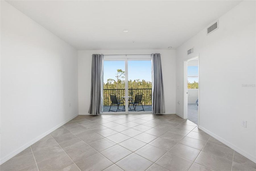 Spacious, unfurnished interior of a new home in Heritage Landing, Punta Gorda (Image 23).