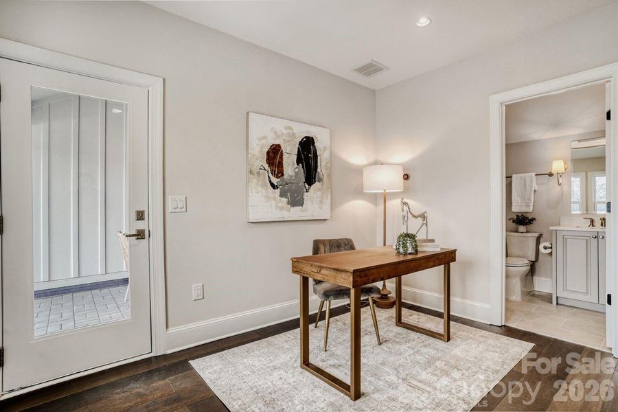 top floor office/bonus