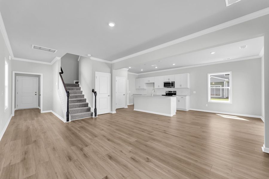 Spacious, unfurnished interior of a new home in Central Creek, Goose Creek (Image 30).