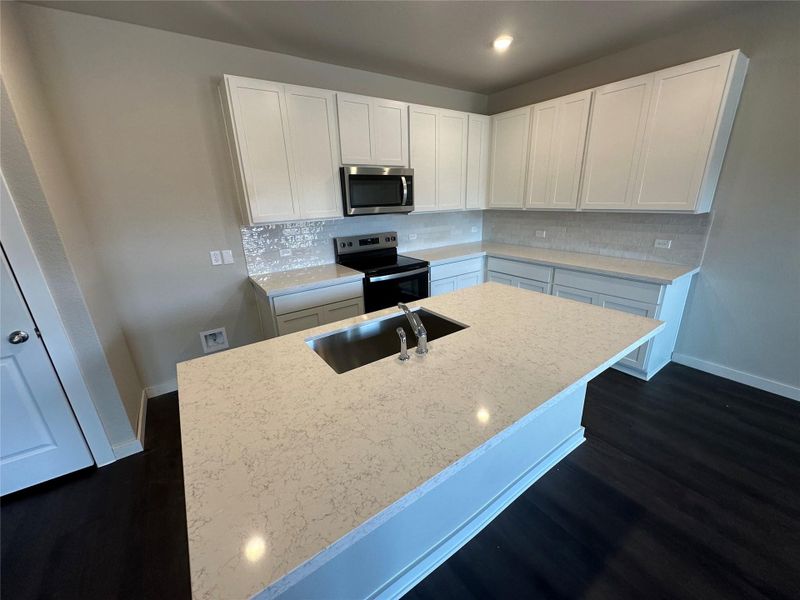 Light & Bright Kitchen with center island