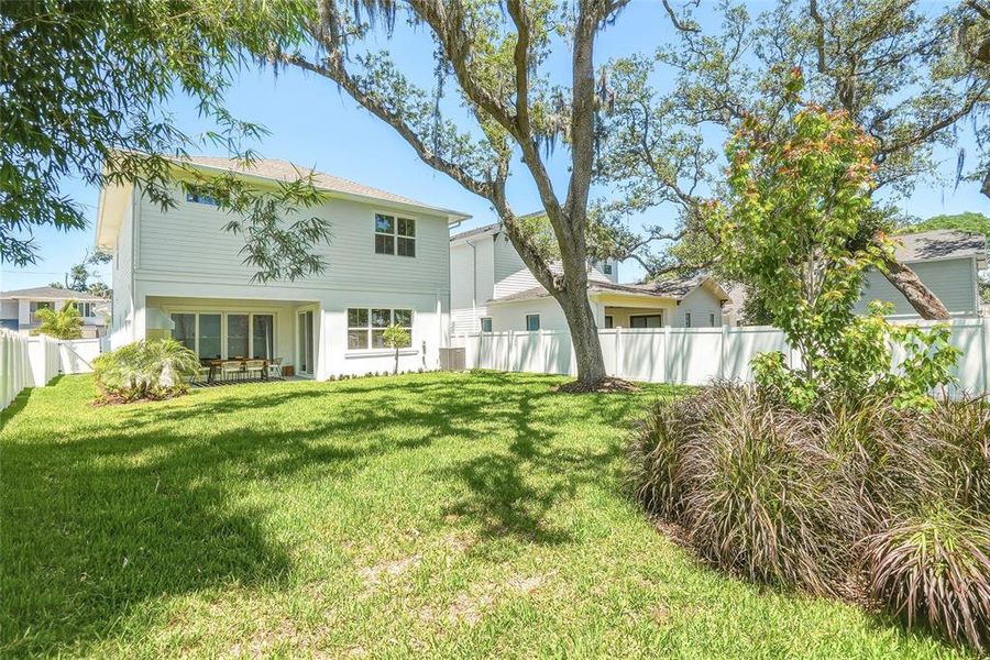 Exterior details and patio area of a home in , Tampa (Image 28).