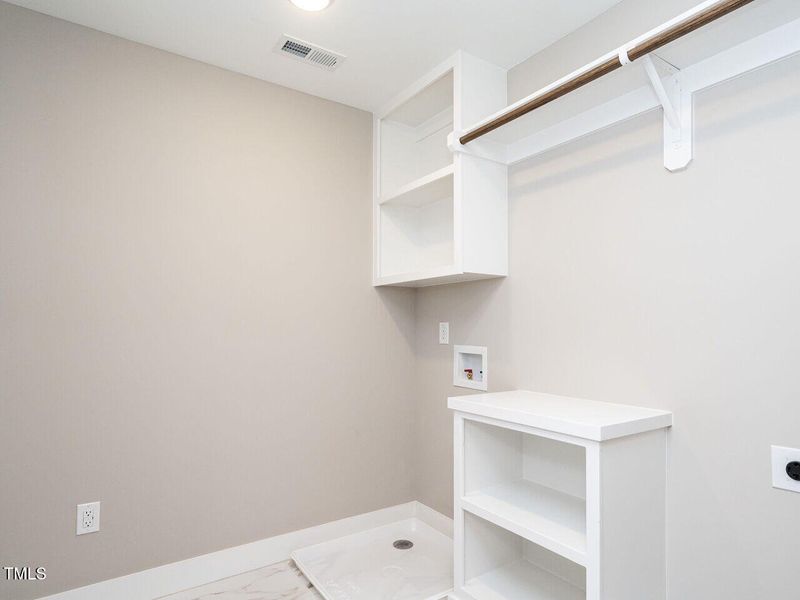 025-1280x960-laundry-mudroom