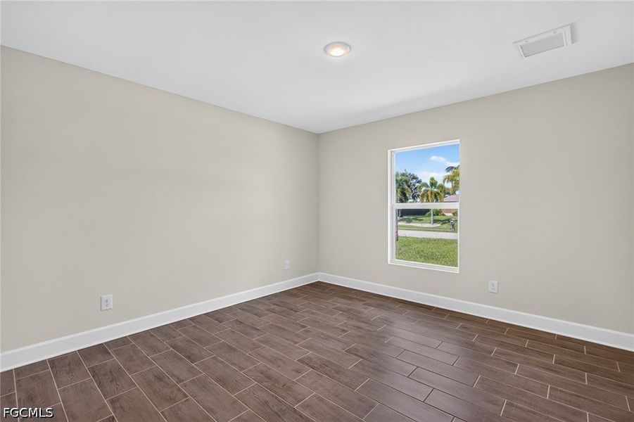 Spacious, unfurnished interior of a new home in Cape Coral, Cape Coral (Image 22).