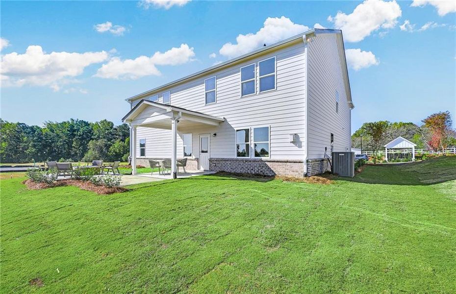 Exterior details and patio area of a home in Haverhill Estates, Dacula (Image 24).