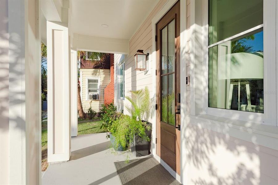 Exterior details and patio area of a home in , St. Petersburg (Image 24).