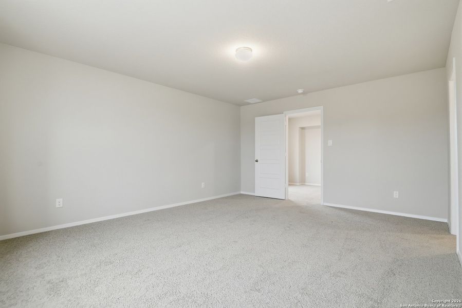 Spacious, unfurnished interior of a new home in Hunters Ranch, San Antonio (Image 47).