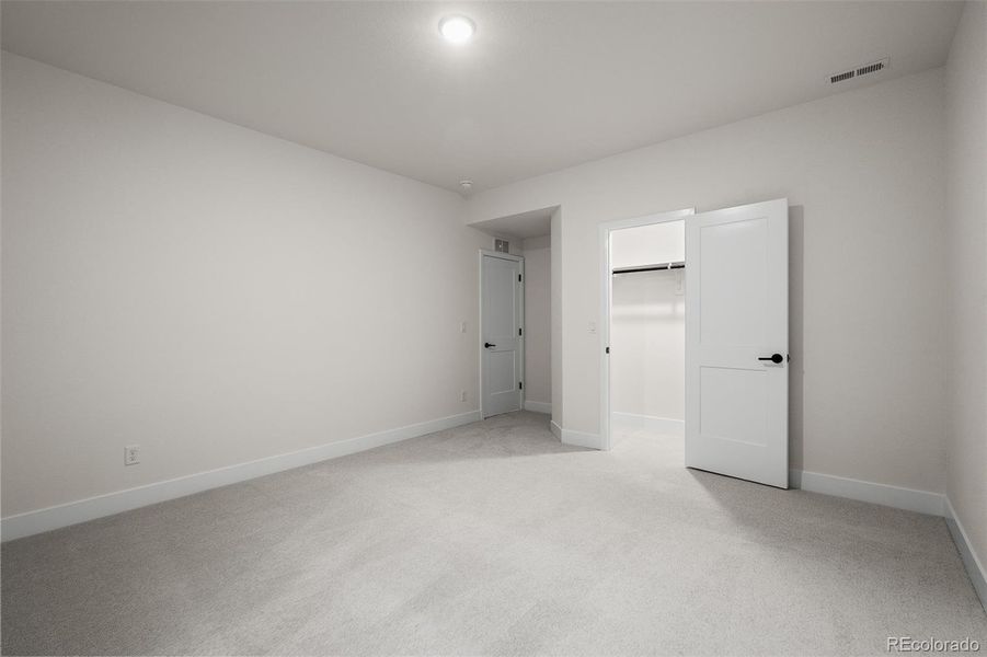 Spacious, unfurnished interior of a new home in Wolf Ranch - Enclave Collection, Colorado Springs (Image 39).