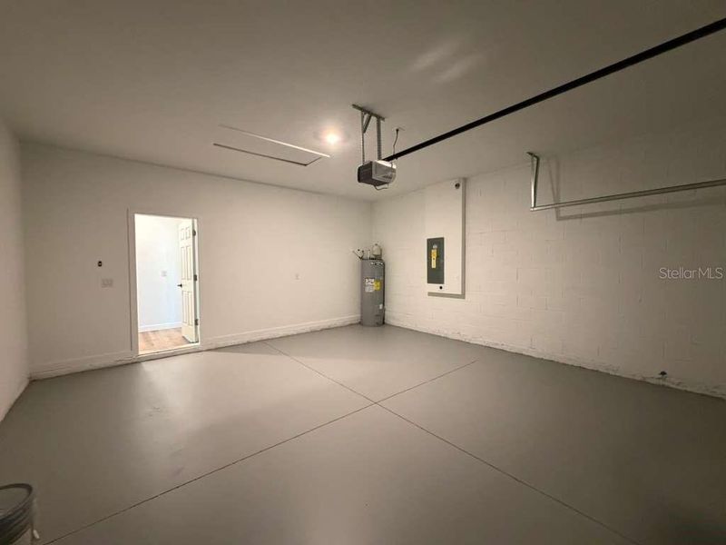 Spacious, unfurnished interior of a new home in , Dunnellon (Image 37).