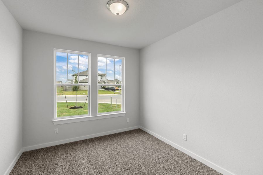 Spacious, unfurnished interior of a new home in Weston Oaks, San Antonio (Image 19).
