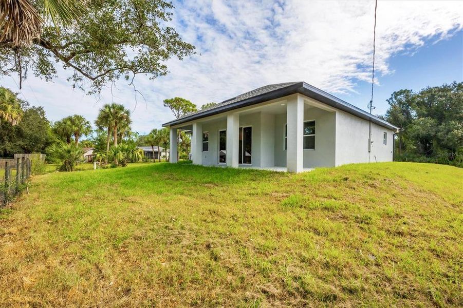 Exterior details and patio area of a home in , Port Charlotte (Image 20).